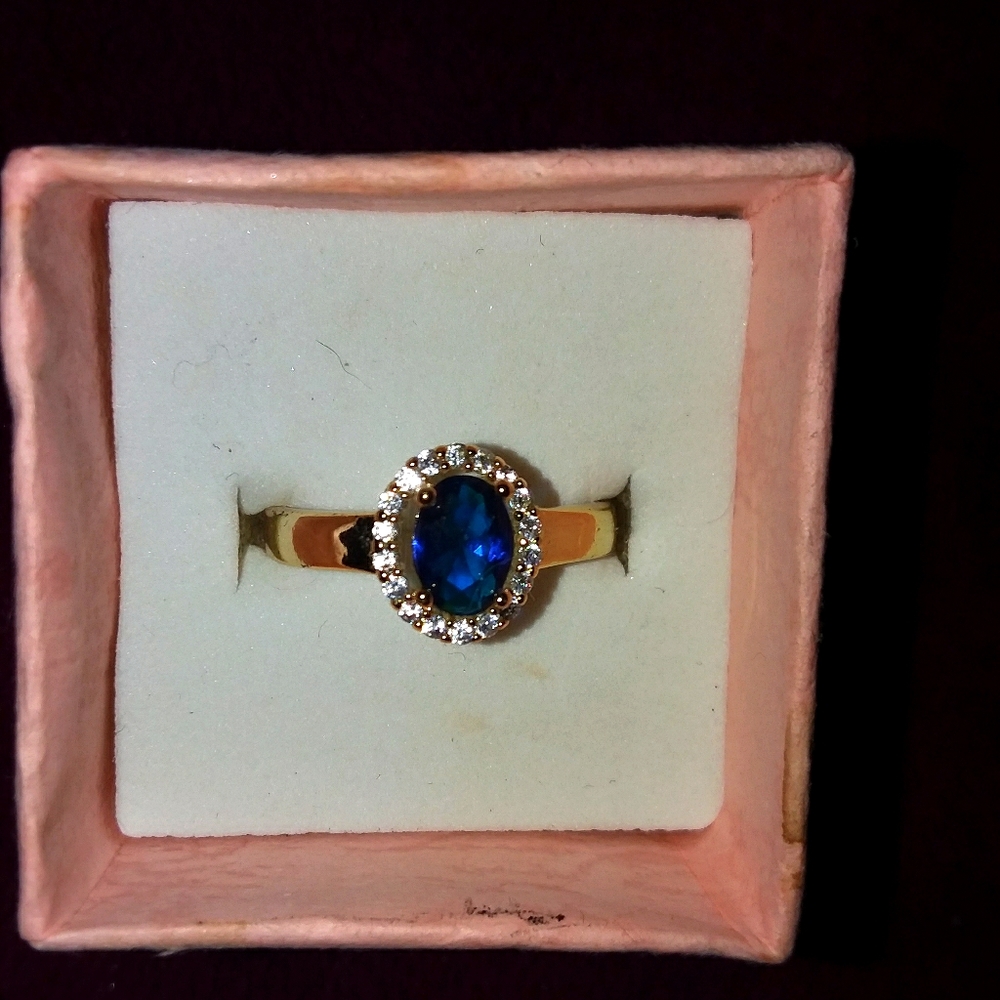 18kt gp size 6 ring